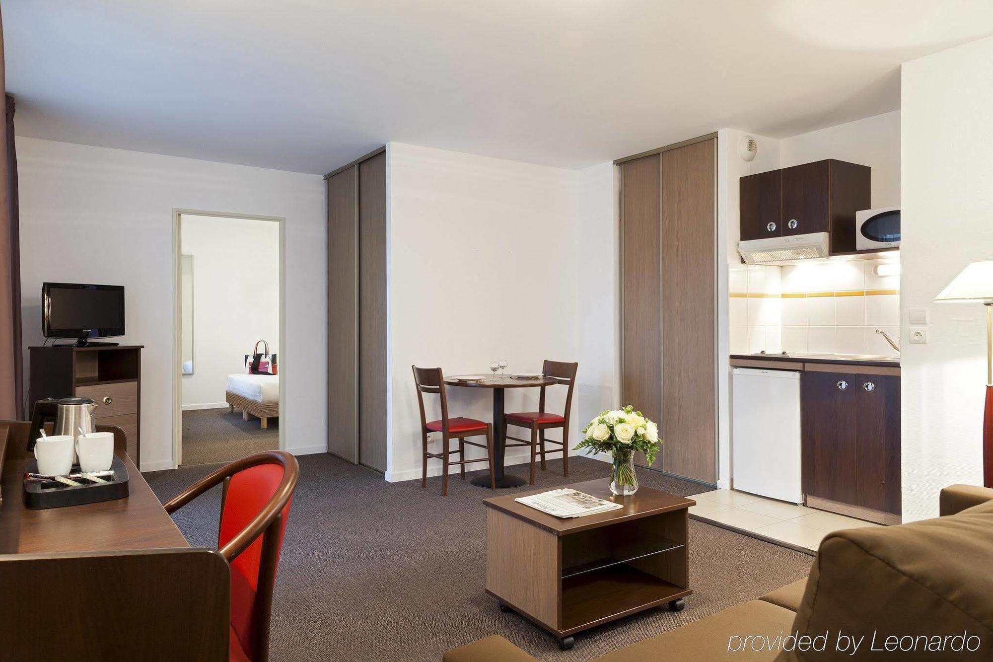 Comfort Suites Le-Port-Marly Paris Ouest Le Port-Marly Exterior foto