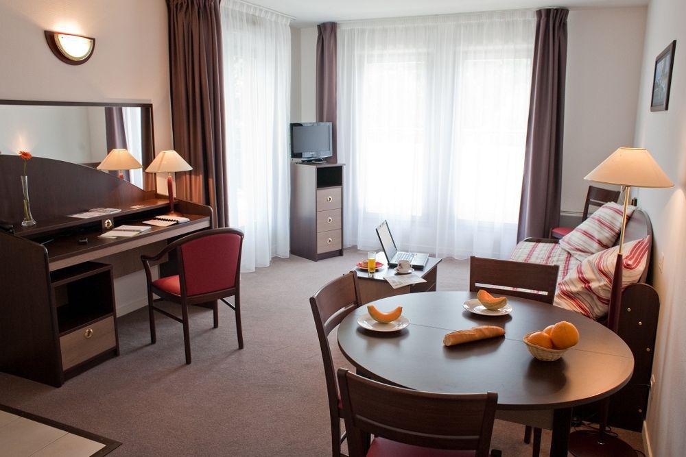 Comfort Suites Le-Port-Marly Paris Ouest Le Port-Marly Exterior foto